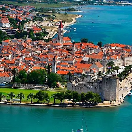 Apartment Violeta - - 50 M From The Trogir
