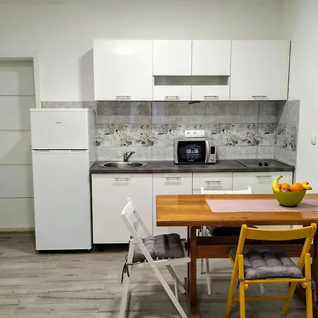 Violeta - - 50 M From The Apartment *